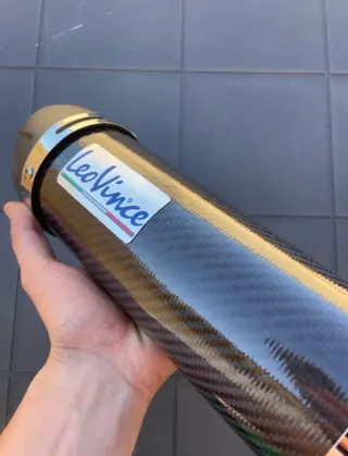 Escape LeoVince Carbono