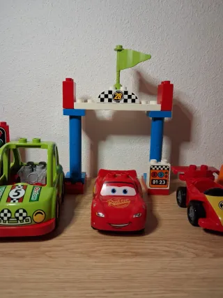 LEGO Duplo Gran Carrera Rayo McQueen y Amigos