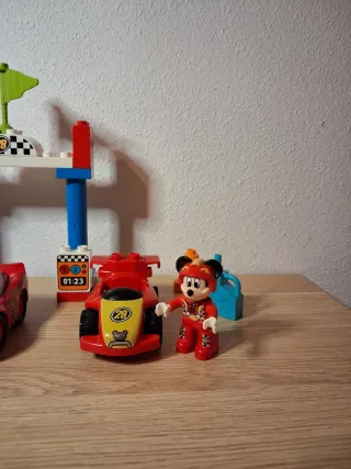 LEGO Duplo Gran Carrera Rayo McQueen y Amigos