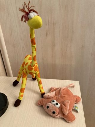 Jirafa y Cerdito Peluches
