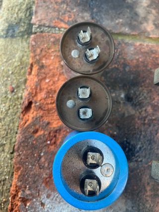 Set 3 capacitores 2x22.5uF + 1x35uF