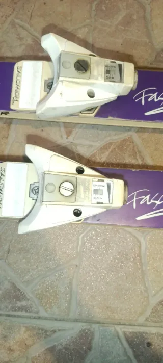 Esquís Fischer con fijaciones