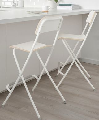 2 Taburetes altos plegables 30€. ( 18€ unidad)