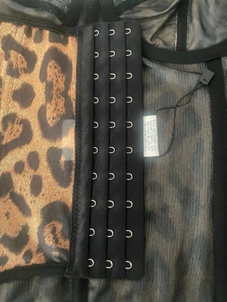 Corpiño estampado animal print con encaje