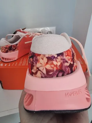 T37,5 Nike Metcom 9 flores AMP
