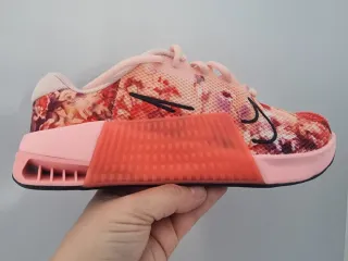 T37,5 Nike Metcom 9 flores AMP