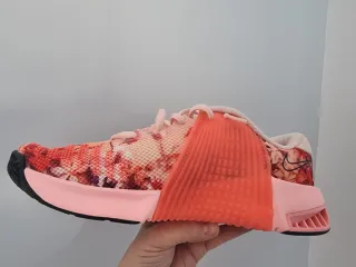 T37,5 Nike Metcom 9 flores AMP