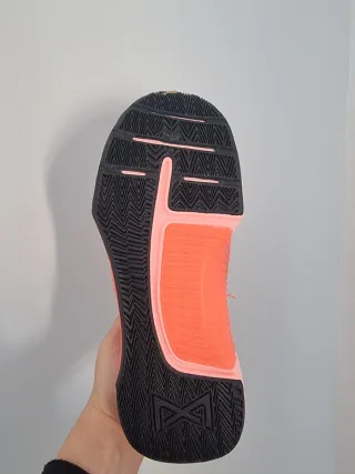 T37,5 Nike Metcom 9 flores AMP