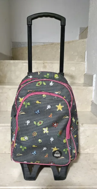 Mochila con ruedas y estampado infantil
