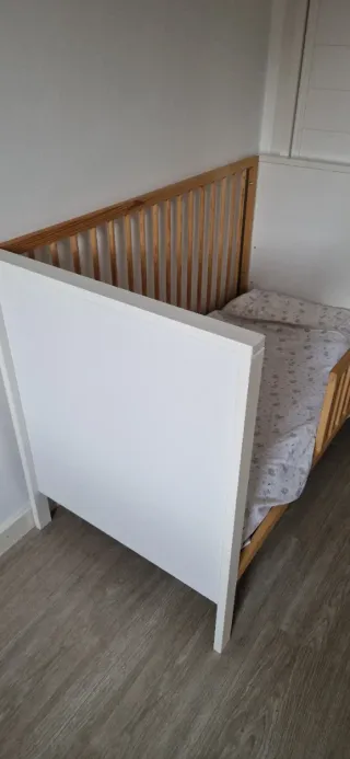 Cuna/cama bebé madera y blanco