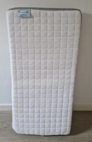 Cuna/cama bebé madera y blanco