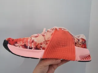 T36,5 Nike Metcom 9 AMP flores