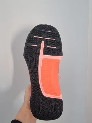 T36,5 Nike Metcom 9 AMP flores