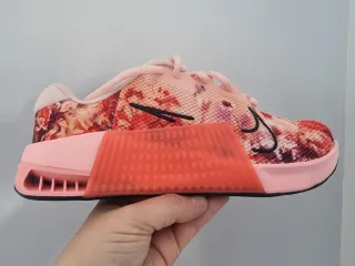 T40 Nike Metcom 9 AMP flores