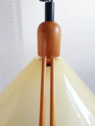 Lámpara de techo de pino melis y plexiglas.