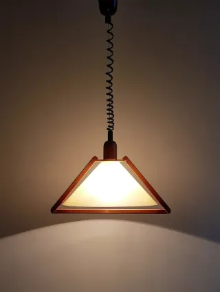 Lámpara de techo de pino melis y plexiglas.