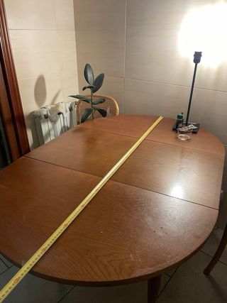 Mesa redonda de madera