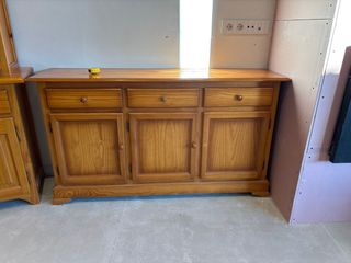 Buffet de pino con 3 puertas y 3 cajones