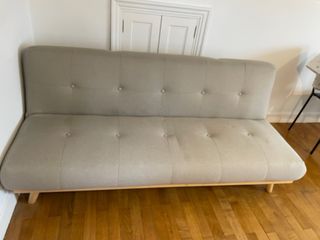 Sofá cama beige y marrón