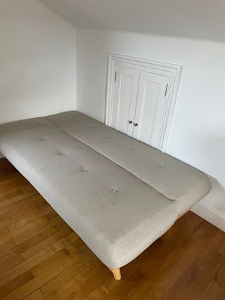 Sofá cama beige y marrón