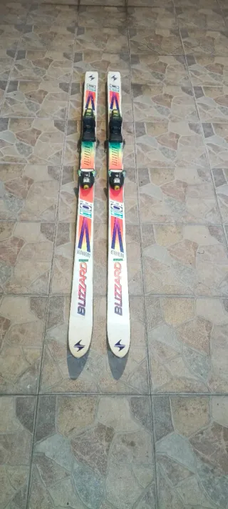 Esquís Blizzard 160 con fijaciones Salomon