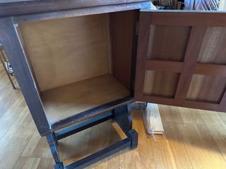 Mueble vintage de madera tallada