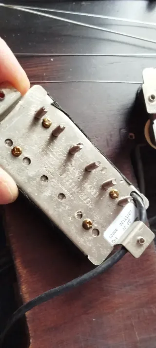 Guitarra Washburn semi-caja