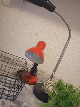 Lámparas de escritorio roja y negra