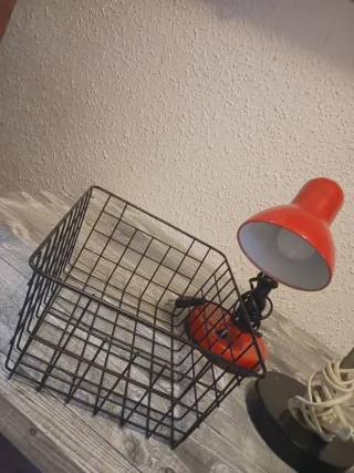 Lámparas de escritorio roja y negra