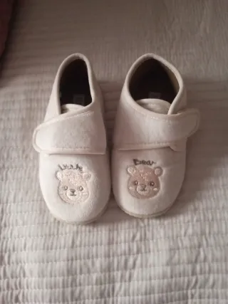 Zapatillas bebé oso talla 25