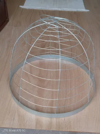 Protector metálico grande con asa