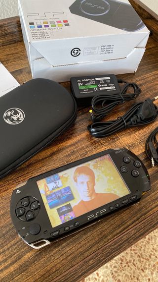 Sony PSP 1004 + memoria 128GB + accesorios + caja