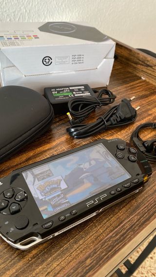 Sony PSP 1004 + memoria 128GB + accesorios + caja