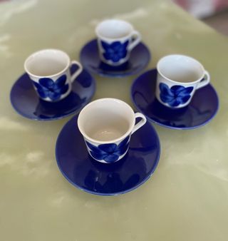 Tazzine da caffè in porcellana con fiori blu
