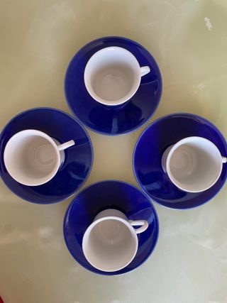 Tazzine da caffè in porcellana con fiori blu