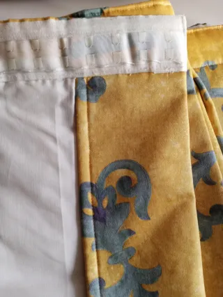 Faldón de cortina con estampado floral