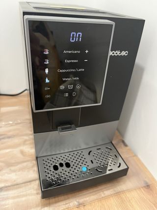 Cafetera Cecotec Compact Automática