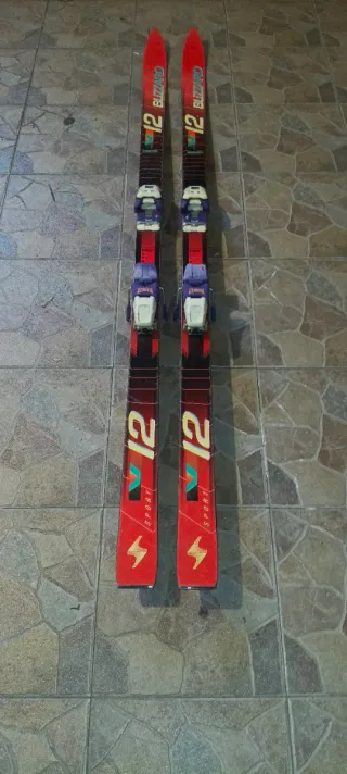 Esquís Blizzard 185cm con fijaciones Marker