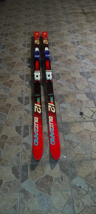 Esquís Blizzard 185cm con fijaciones Marker