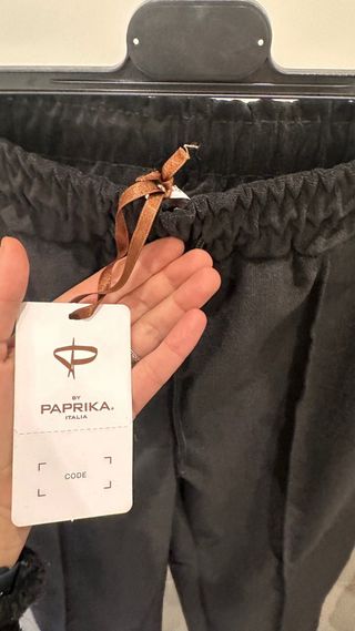 Pantaloni neri con coulisse