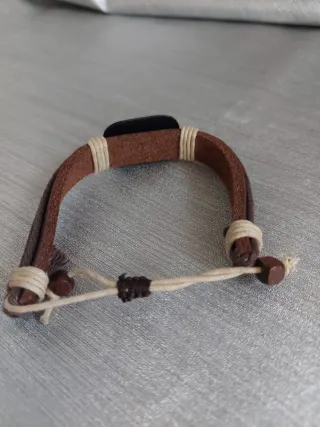 Pulsera de cuero con diseño de lagarto