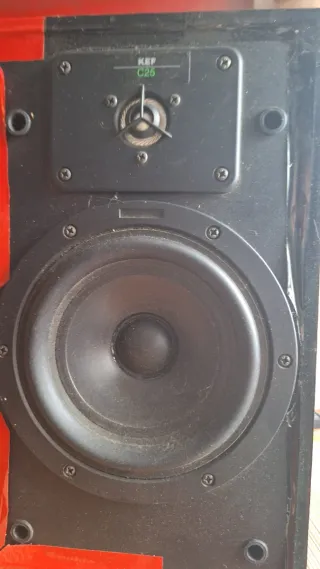 Altavoces KEF de salón