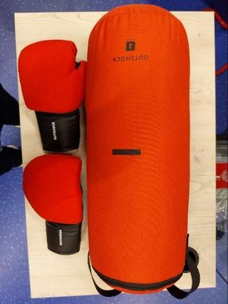 saco boxeo Jr con guantes