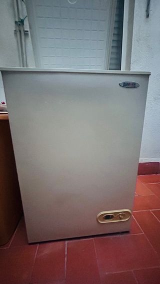 Congelador horizontal blanco se vende en terrasa