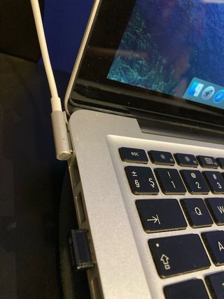 MacBook Pro 13 2008 Plata con cargador