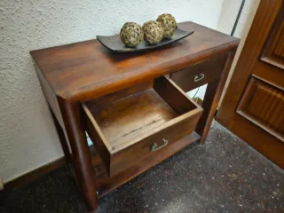 Mueble de madera maciza