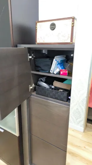 Mueble en madera de entrada con perchero