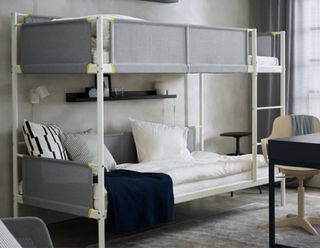 Litera gris y blanca con barreras