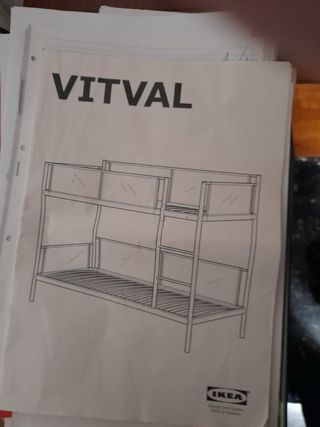 Litera gris y blanca con barreras