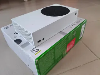 Xbox Series S Blanca, preferiblemente en mano